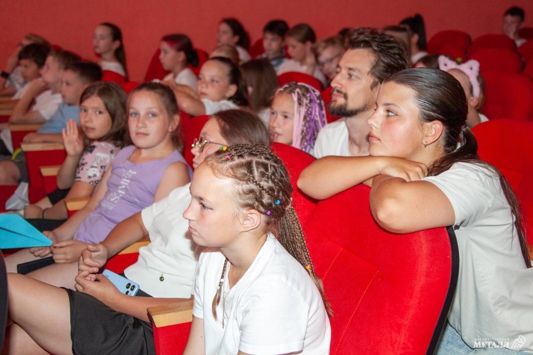 Зелёные решения чёрной металлургии Что, если рассказать школьникам о ММК не как о «предприятии, где дымят трубы», а как о месте, где заботятся о редких птицах,…