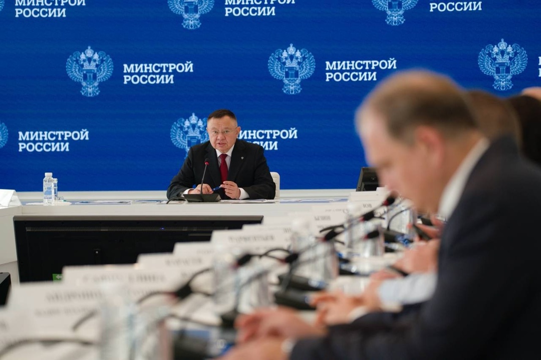 В Минстрое России прошло еженедельное оперативное совещание под председательством Министра строительства и ЖКХ РФ Ирека Файзуллина