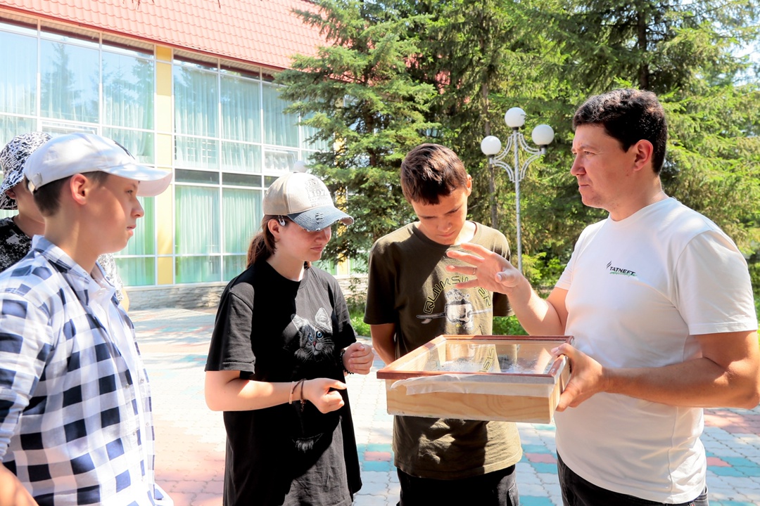 Энергия наставничества: амбассадоры «Татнефти» вдохновляют школьников