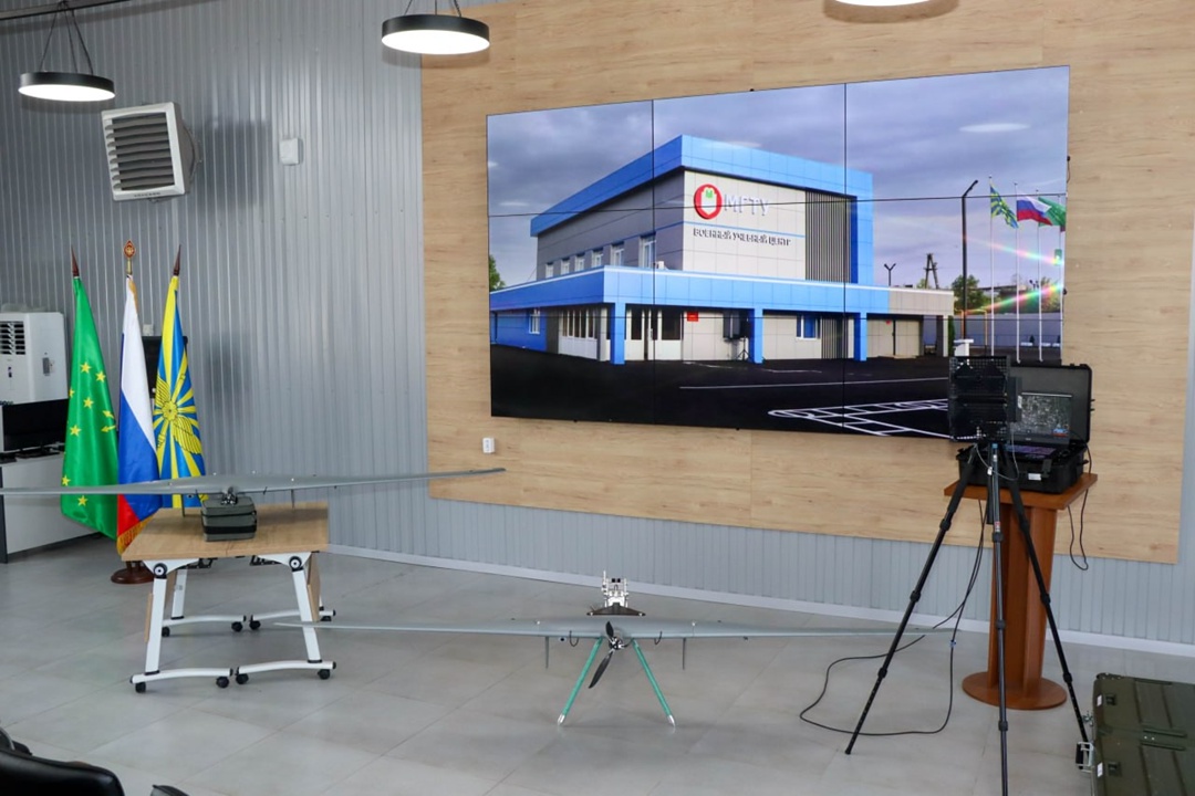 Комплекс БПЛА Supercam S350 нового поколения передан вузу Адыгеи по поручению Дениса Мантурова.