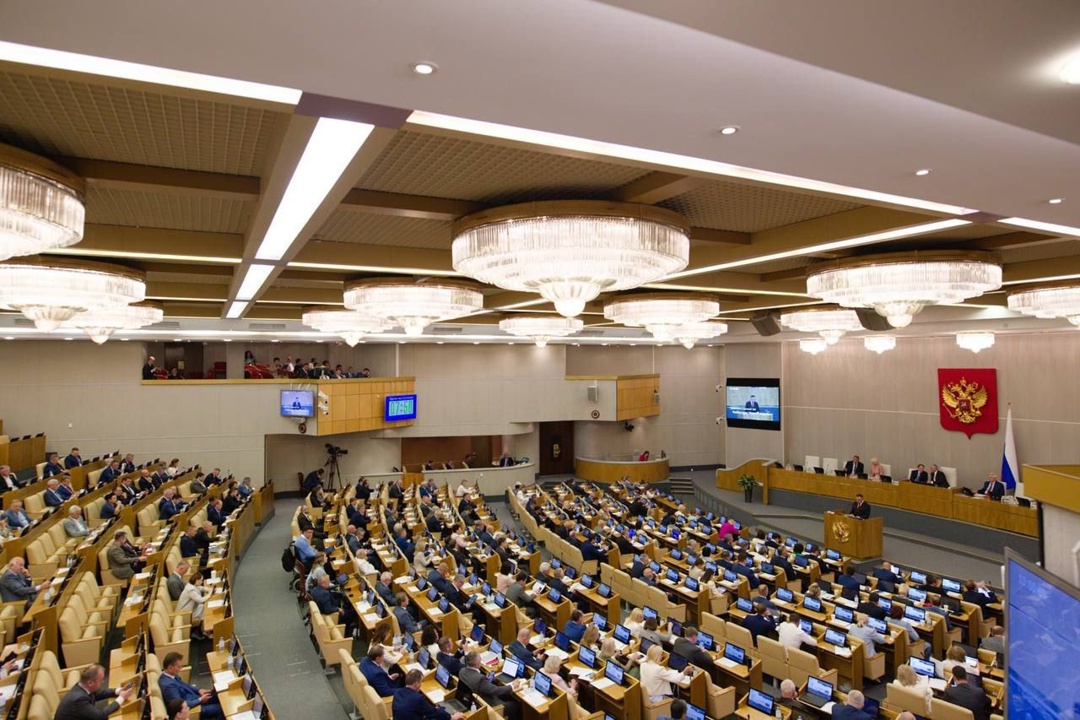 Министр строительства и ЖКХ РФ Ирек Файзуллин выступил с докладом в рамках «правительственного часа» на заседании в Государственной Думе