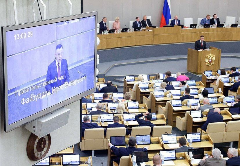 Министр строительства и ЖКХ РФ Ирек Файзуллин выступил с докладом в рамках «правительственного часа» на заседании в Государственной Думе
