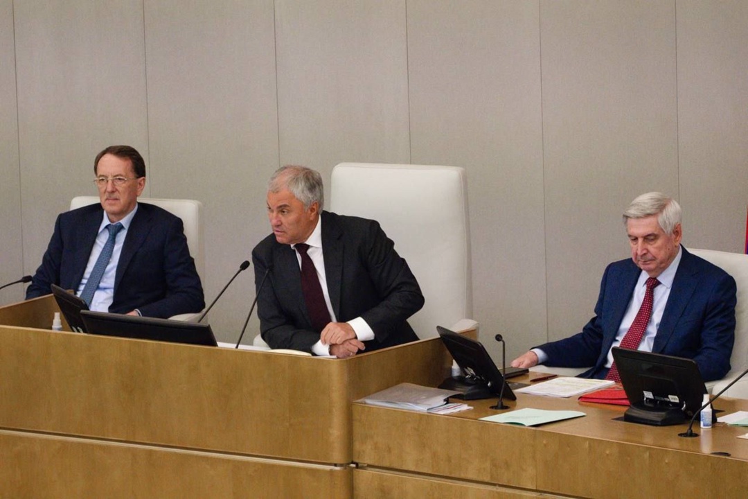 Министр строительства и ЖКХ РФ Ирек Файзуллин выступил с докладом в рамках «правительственного часа» на заседании в Государственной Думе