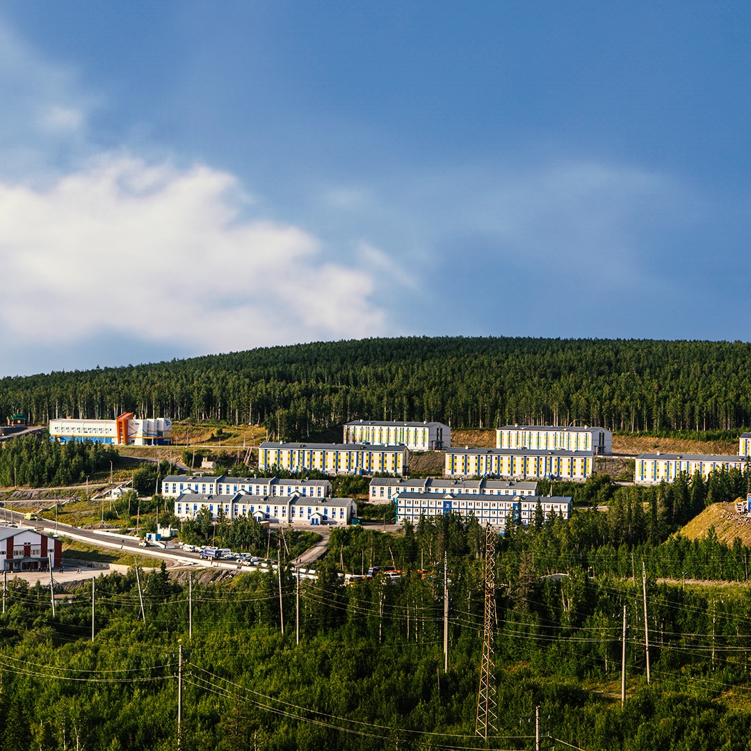 Любуемся нашими вахтовыми поселками!
Уютные дома, спортплощадки, дороги, электросети — по инфраструктуре здесь всё на месте