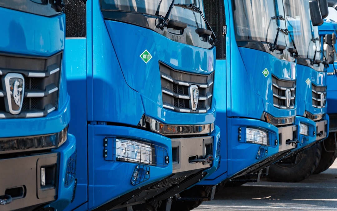 В Оренбуржье прибавление! Автопарк местной компании «Газпром добыча Оренбург» пополнился шестью новыми вахтовыми автобусами КАМАЗ-6250.