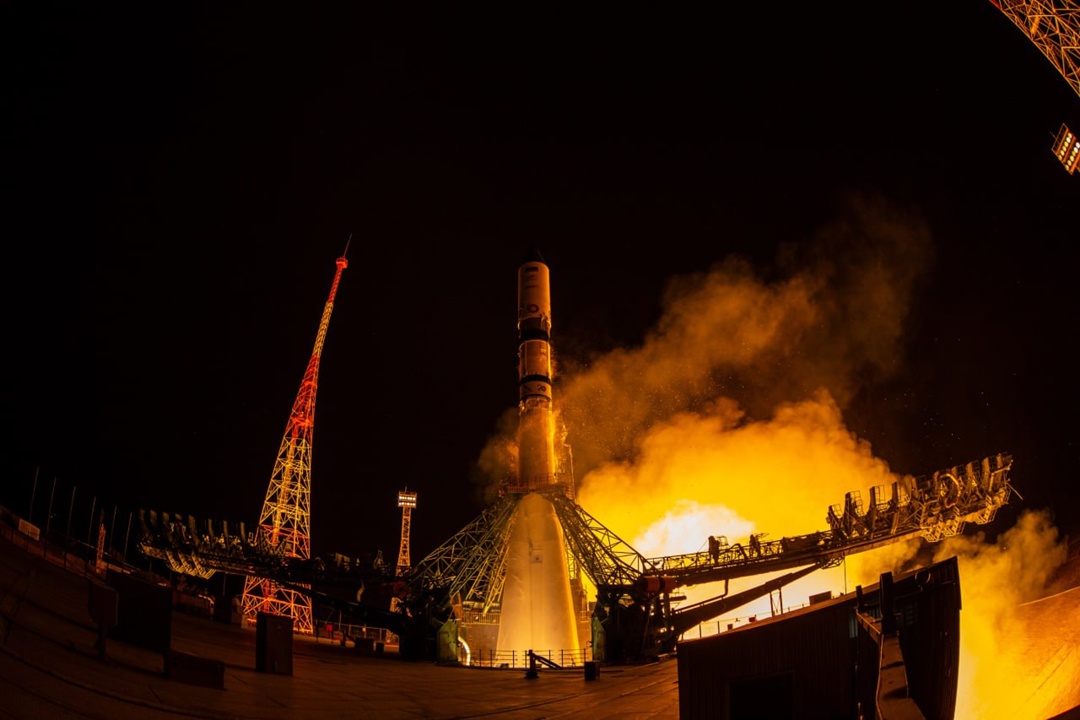 Ночная фотоохота на ракету Сегодня наслаждаемся впечатляющими кадрами запуска грузового корабля «Прогресс МС-31», снятыми на технику Ростеха.