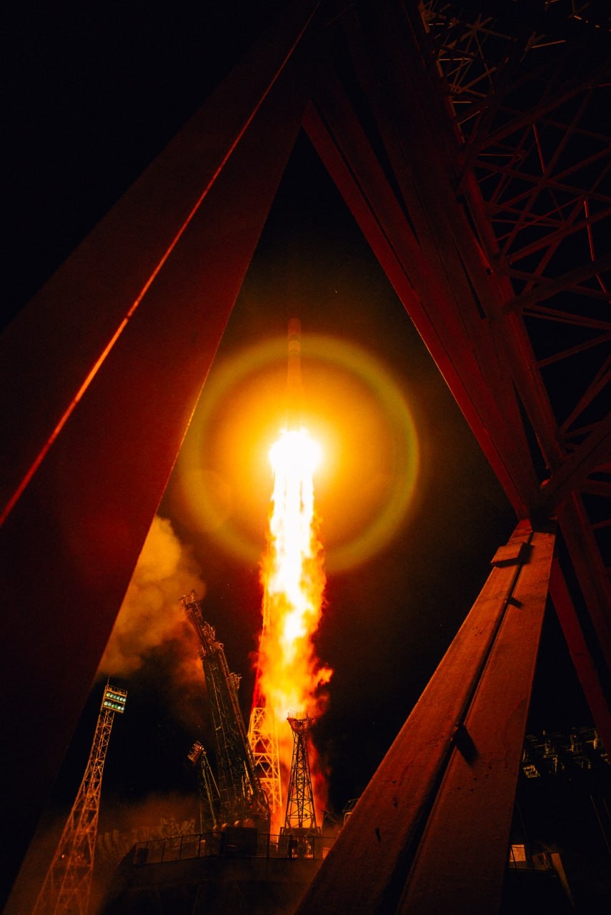 Ночная фотоохота на ракету Сегодня наслаждаемся впечатляющими кадрами запуска грузового корабля «Прогресс МС-31», снятыми на технику Ростеха.