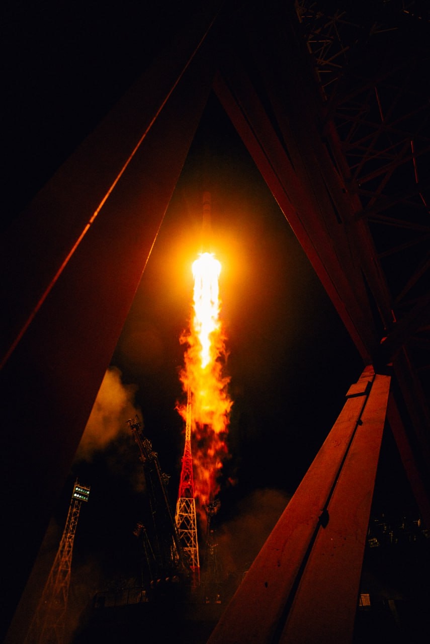 Ночная фотоохота на ракету Сегодня наслаждаемся впечатляющими кадрами запуска грузового корабля «Прогресс МС-31», снятыми на технику Ростеха.