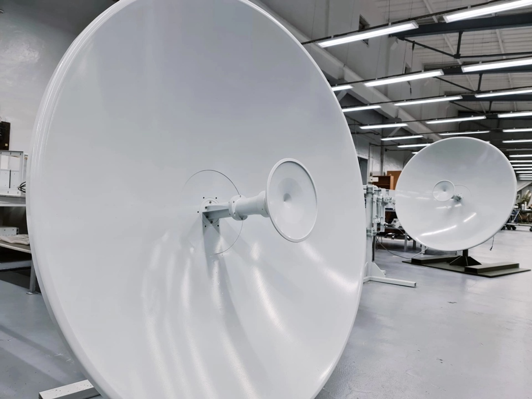 У нас есть фото «Грозы»! Только это не погодное явление, а станция тропосферной связи холдинга «Росэл».