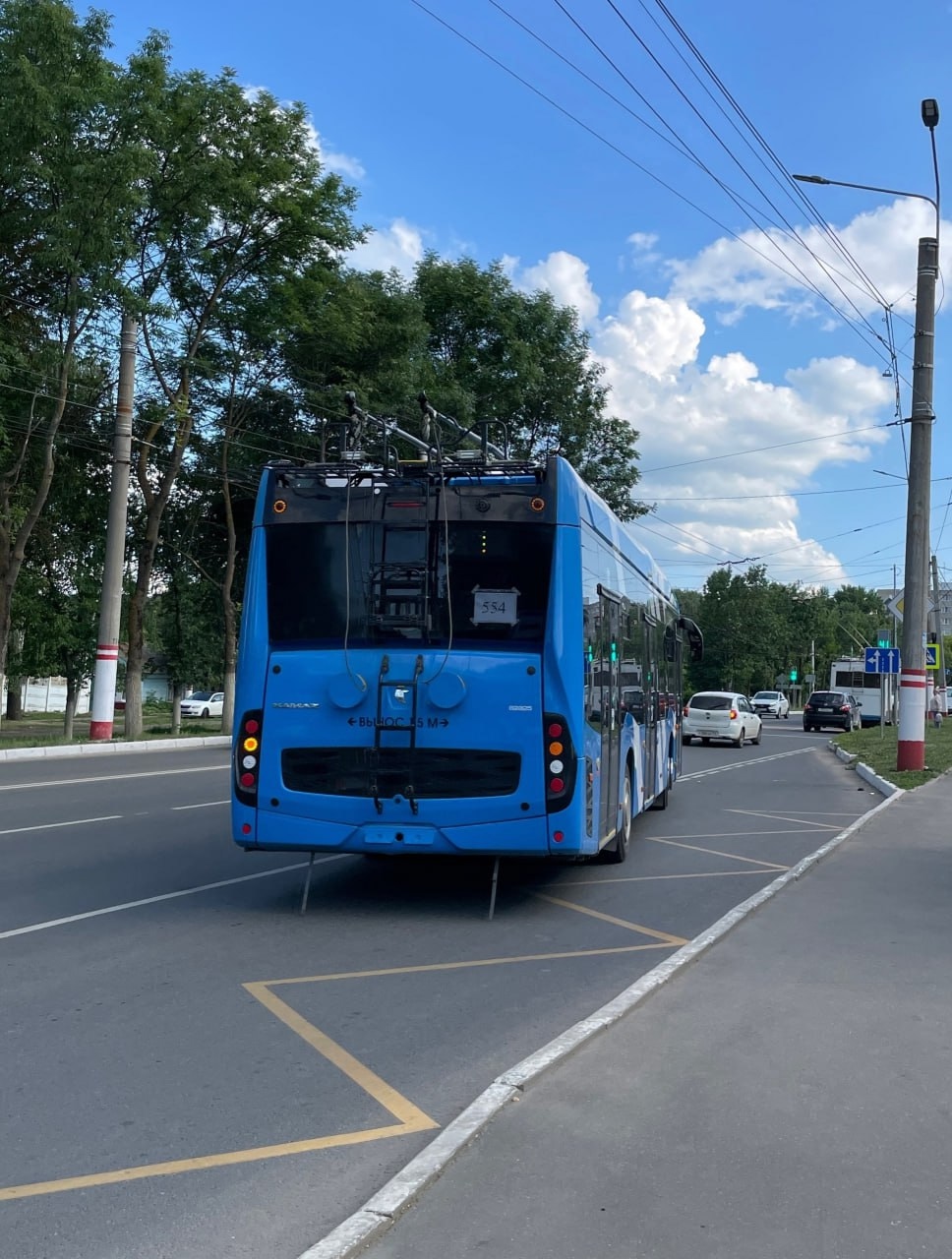 Не электробусом единым Российский автогигант выпускает и отличные троллейбусы. Кстати, сейчас новую низкопольную модель КАМАЗ-62825 тестируют в регионах.