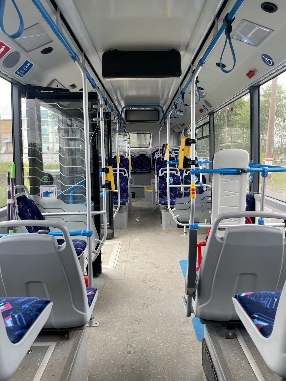 Не электробусом единым Российский автогигант выпускает и отличные троллейбусы. Кстати, сейчас новую низкопольную модель КАМАЗ-62825 тестируют в регионах.