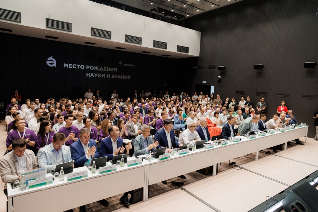 В Высшей школе нефти финишировал VI Международный нефтегазовый молодежный форум