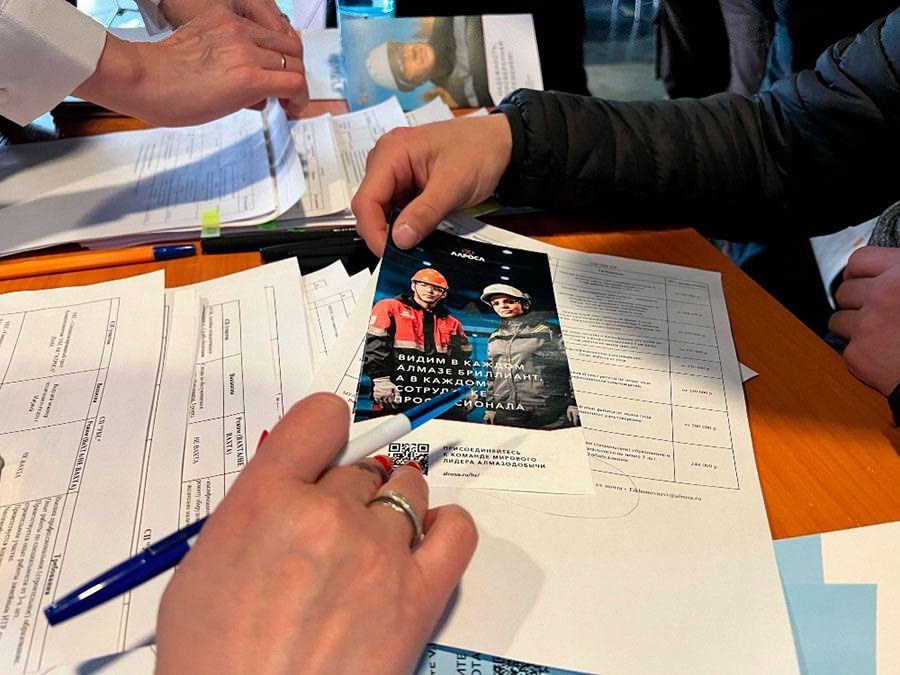 Сегодня АЛРОСА - крупнейший работодатель в Якутии и один из лидеров по трудоустройству в российской горнодобывающей промышленности