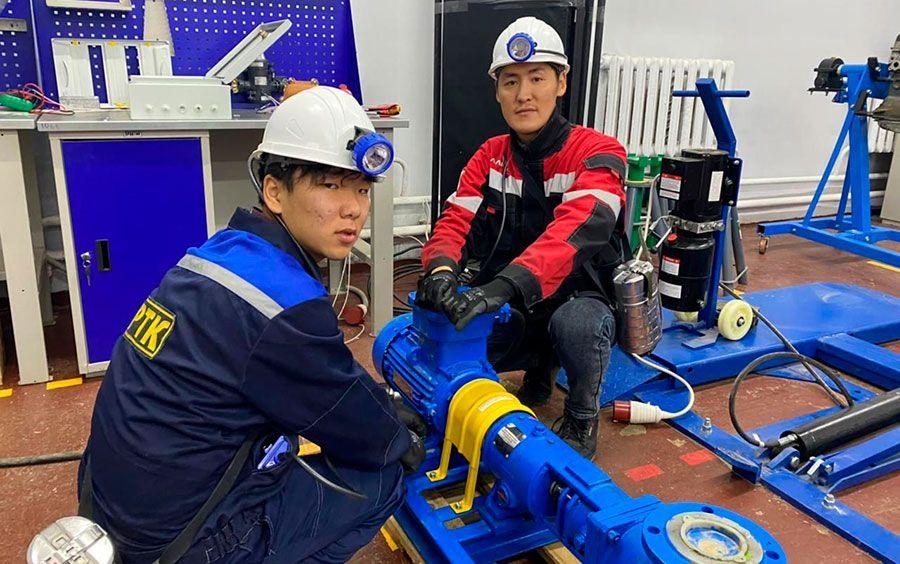 Сегодня АЛРОСА - крупнейший работодатель в Якутии и один из лидеров по трудоустройству в российской горнодобывающей промышленности