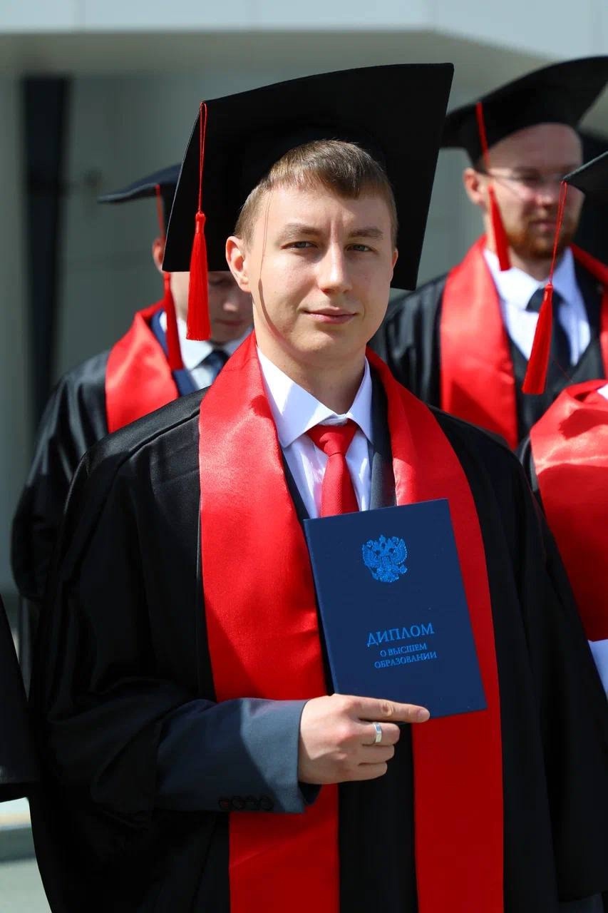 Первые выпускники Когалыма студент корпоративной группы получил дипломы по направлению «Нефтегазовое дело» в Образовательном центре базового города ЛУКОЙЛа.