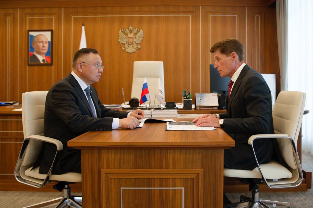 Глава Минстроя России Ирек Файзуллин провел рабочую встречу с Губернатором Приморского края Олегом Кожемяко