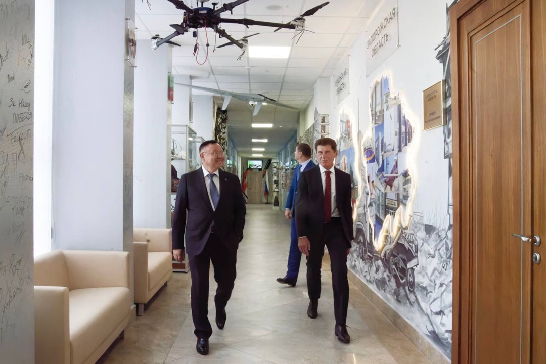 Глава Минстроя России Ирек Файзуллин провел рабочую встречу с Губернатором Приморского края Олегом Кожемяко