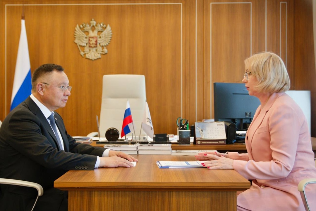 Глава Минстроя России Ирек Файзуллин провел рабочую встречу с врио губернатора Ненецкого автономного округа Ириной Гехт