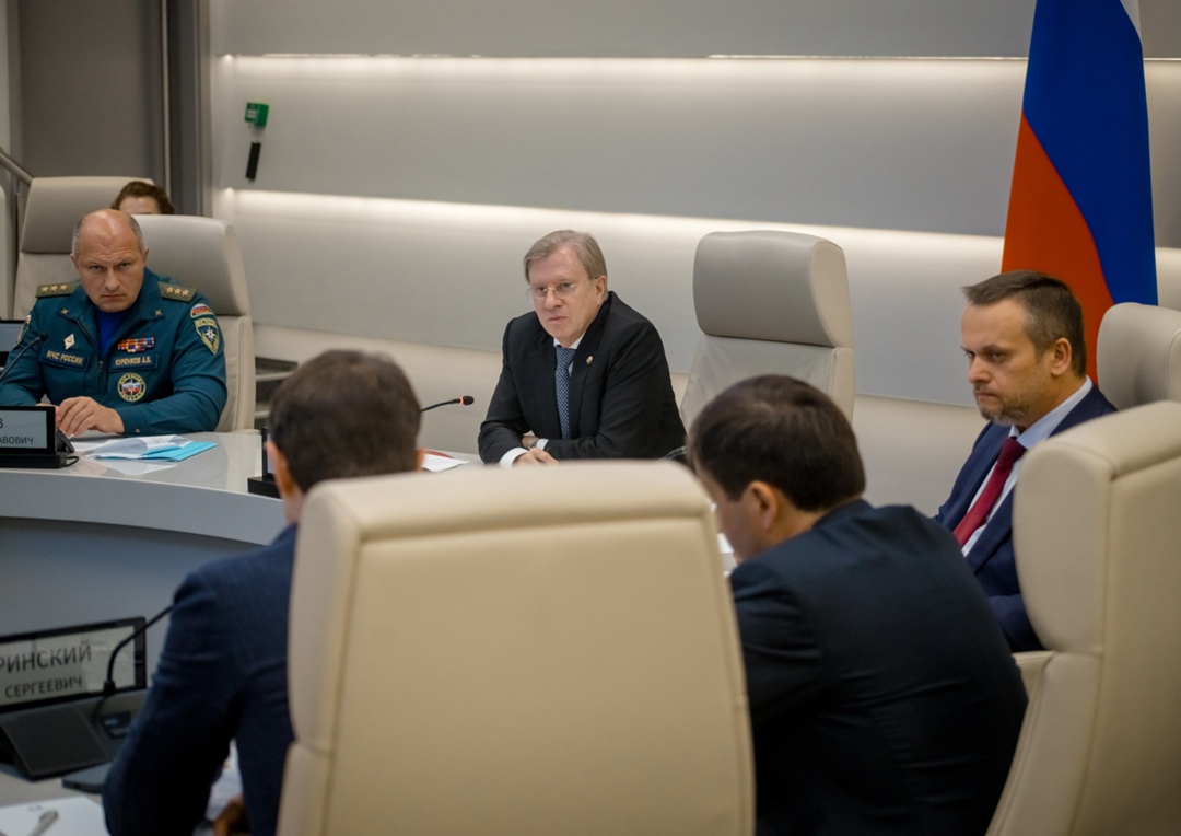 Виталий Савельев провел заседание правкомиссии для координации работ по ликвидации последствий ЧС, вызванной крушением танкеров в Керченском проливе.