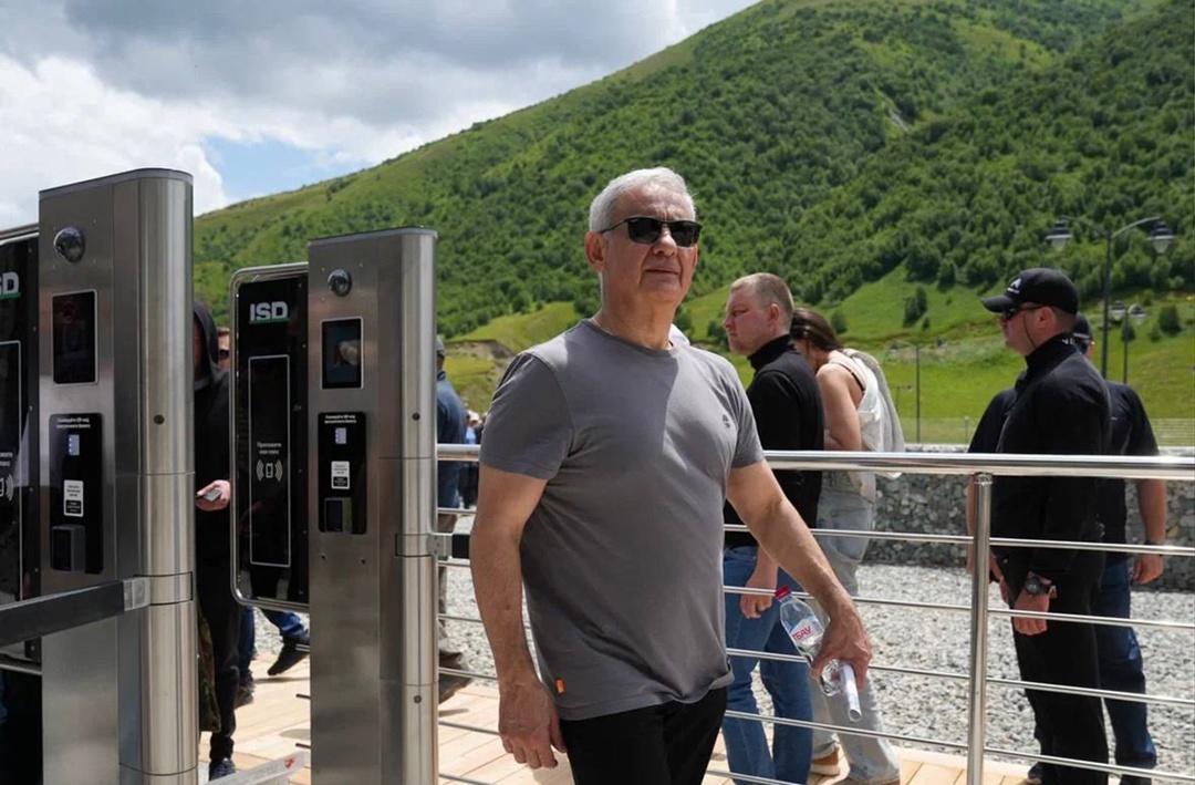 Марш-бросок в Мамисон: Сергей Назаров и команда Кавказ.РФ проверяют экотропы и заряжают на покорение новых вершин