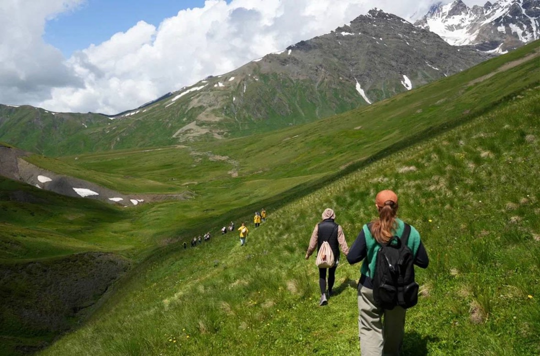 Марш-бросок в Мамисон: Сергей Назаров и команда Кавказ.РФ проверяют экотропы и заряжают на покорение новых вершин