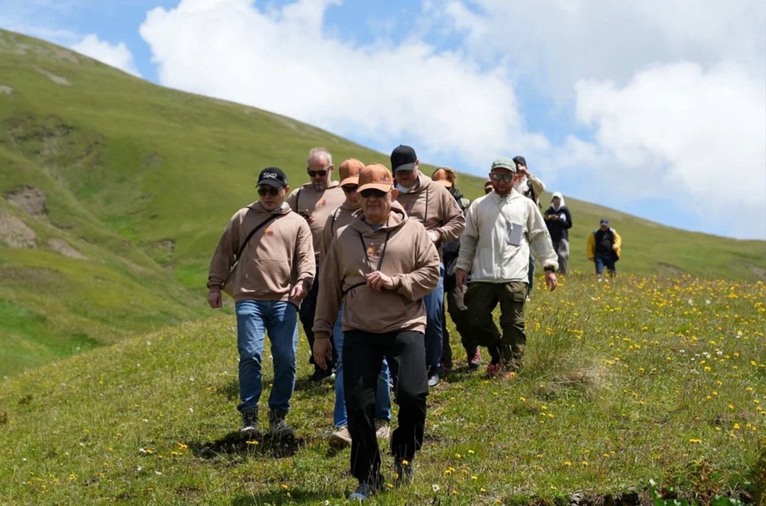 Марш-бросок в Мамисон: Сергей Назаров и команда Кавказ.РФ проверяют экотропы и заряжают на покорение новых вершин