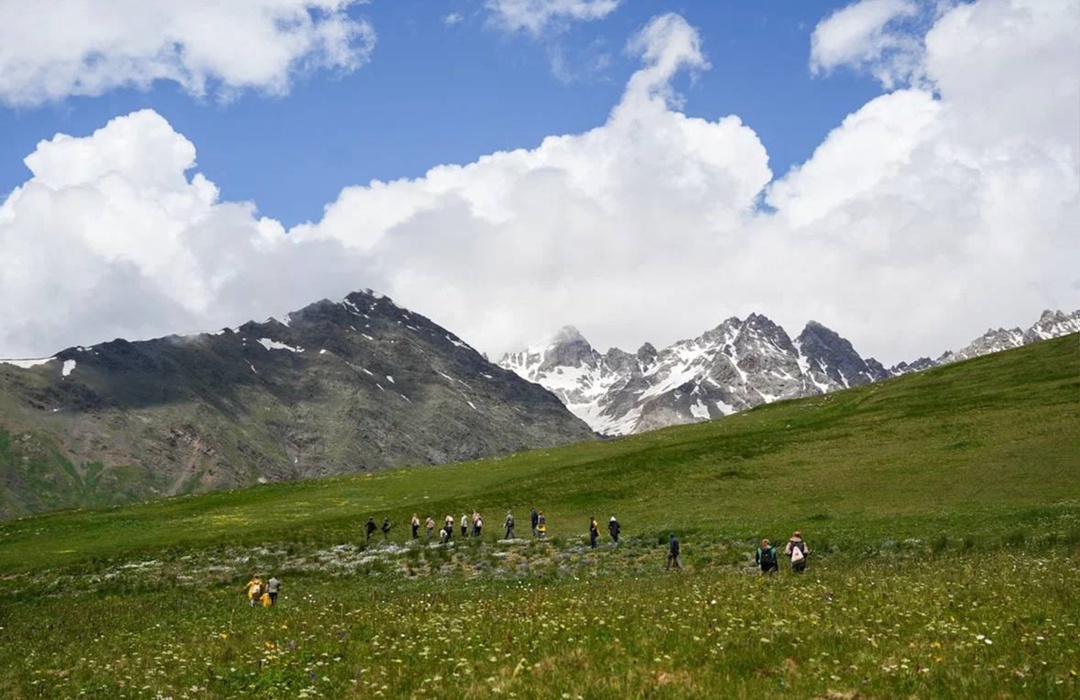 Марш-бросок в Мамисон: Сергей Назаров и команда Кавказ.РФ проверяют экотропы и заряжают на покорение новых вершин