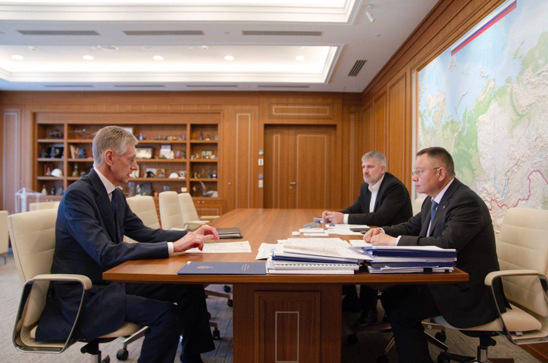 В Минстрое обсудили развитие высокоскоростной магистрали между Москвой и Санкт-Петербургом