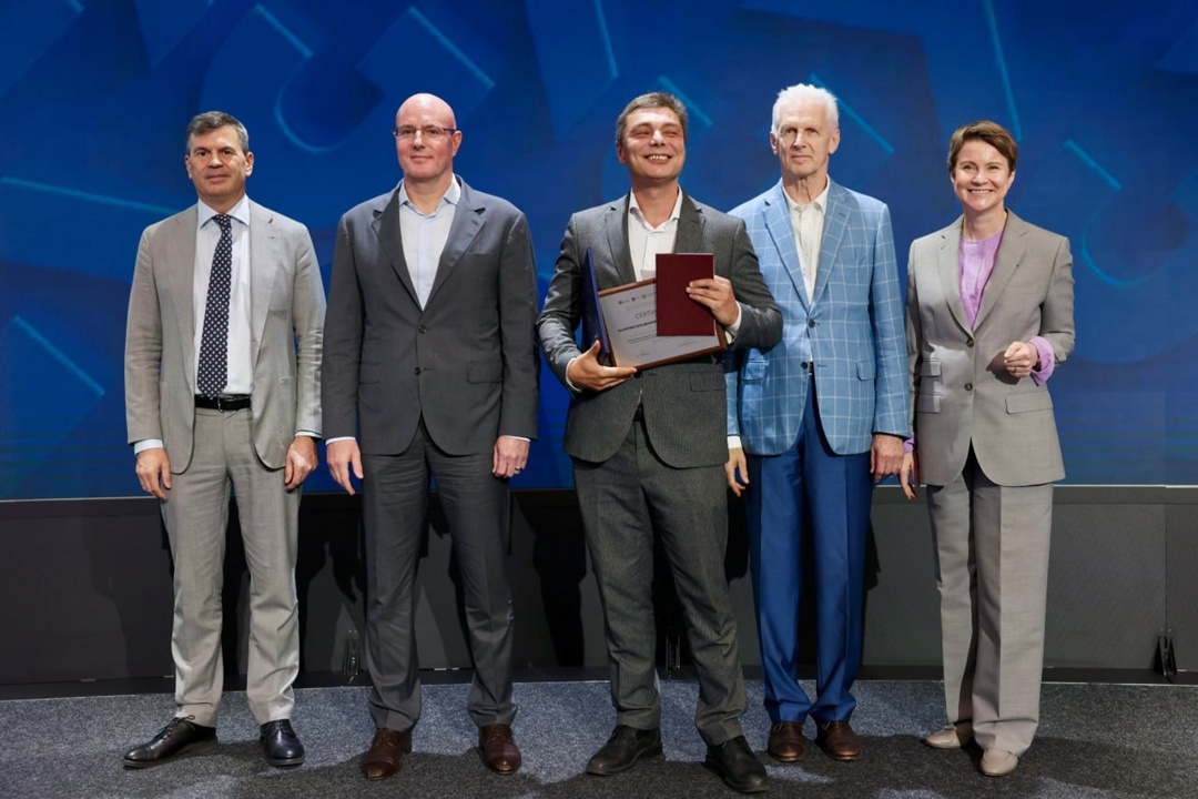 Дмитрий Чернышенко и Андрей Фурсенко вручили дипломы выпускникам программы развития кадрового резерва в науке.