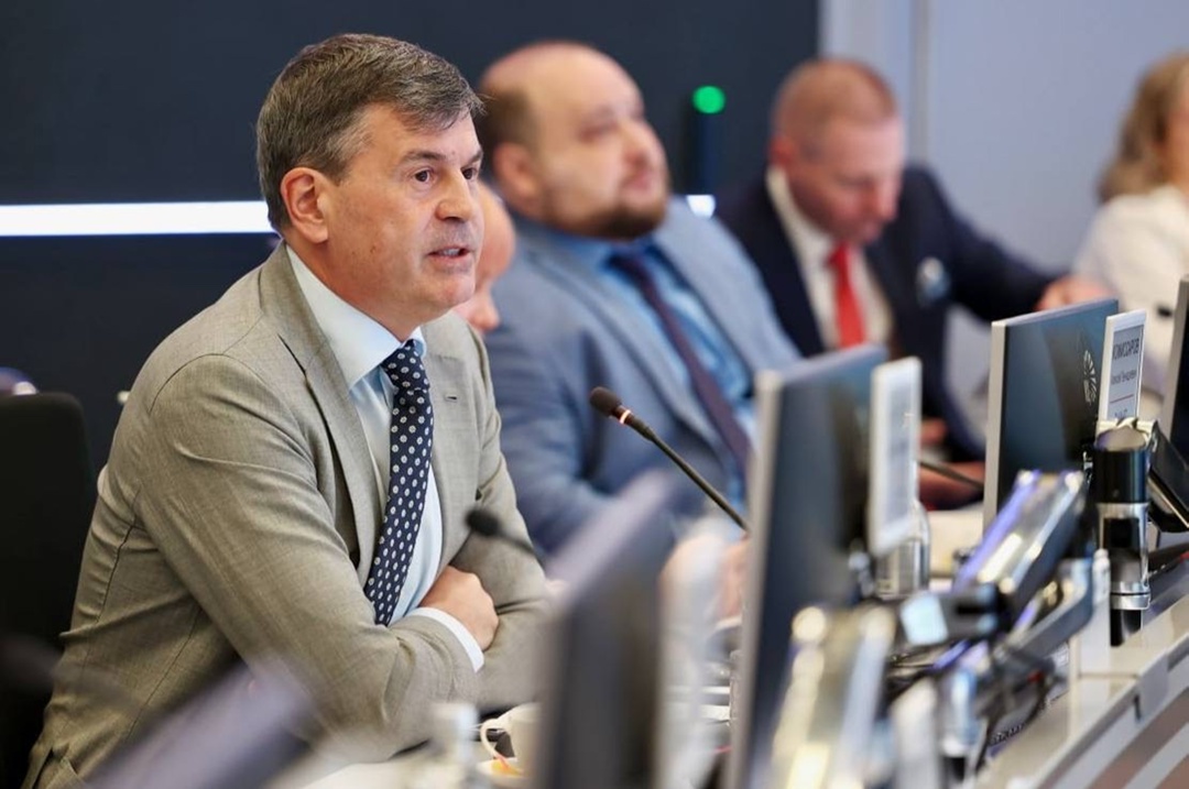 Дмитрий Чернышенко и Андрей Фурсенко вручили дипломы выпускникам программы развития кадрового резерва в науке.