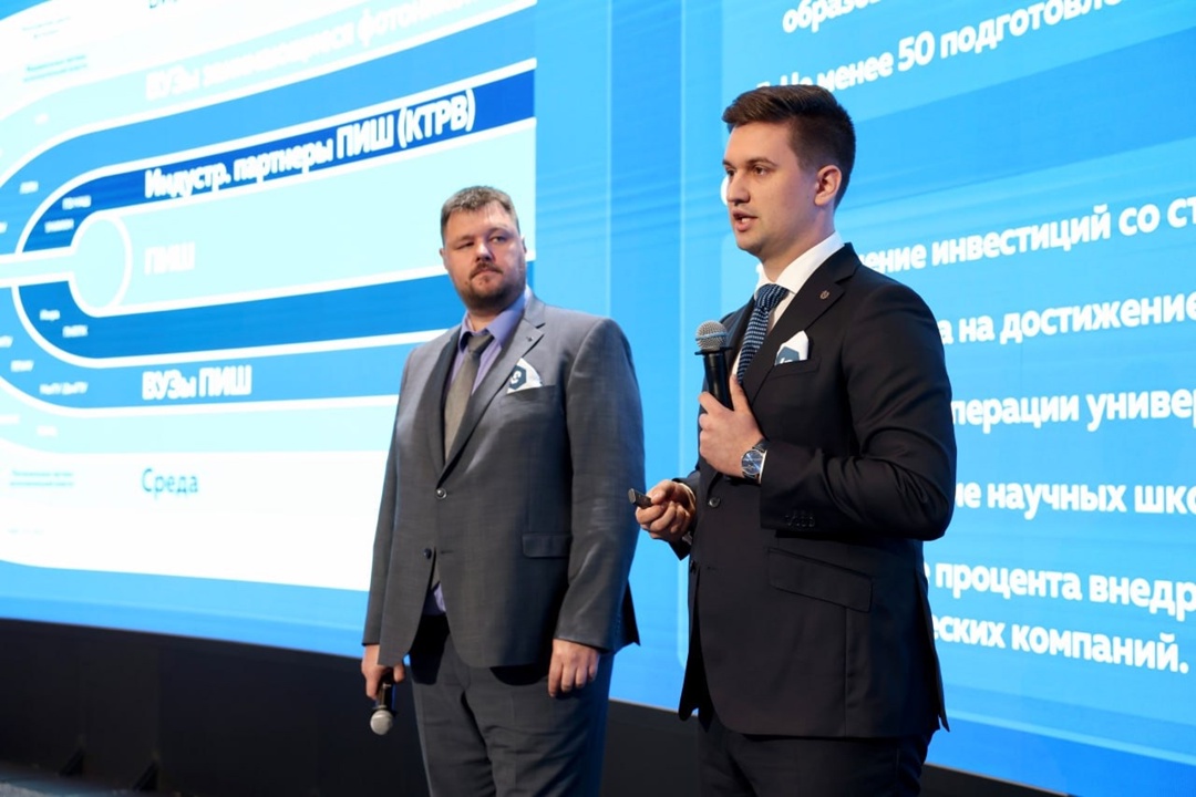 Дмитрий Чернышенко и Андрей Фурсенко вручили дипломы выпускникам программы развития кадрового резерва в науке.