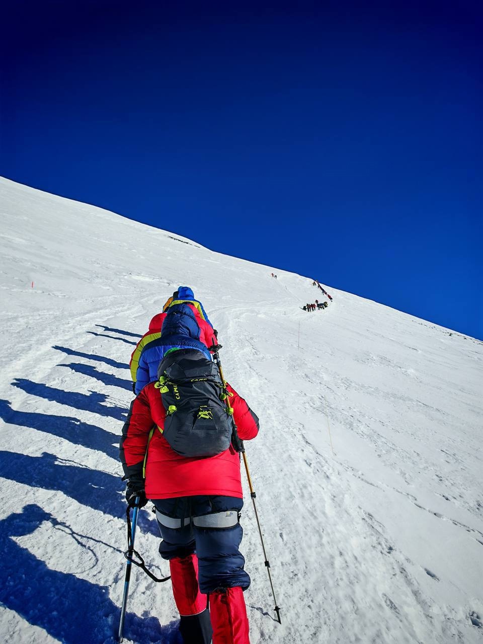 Флаг ЛУКОЙЛа снова на вершине самой высокой горы Европы