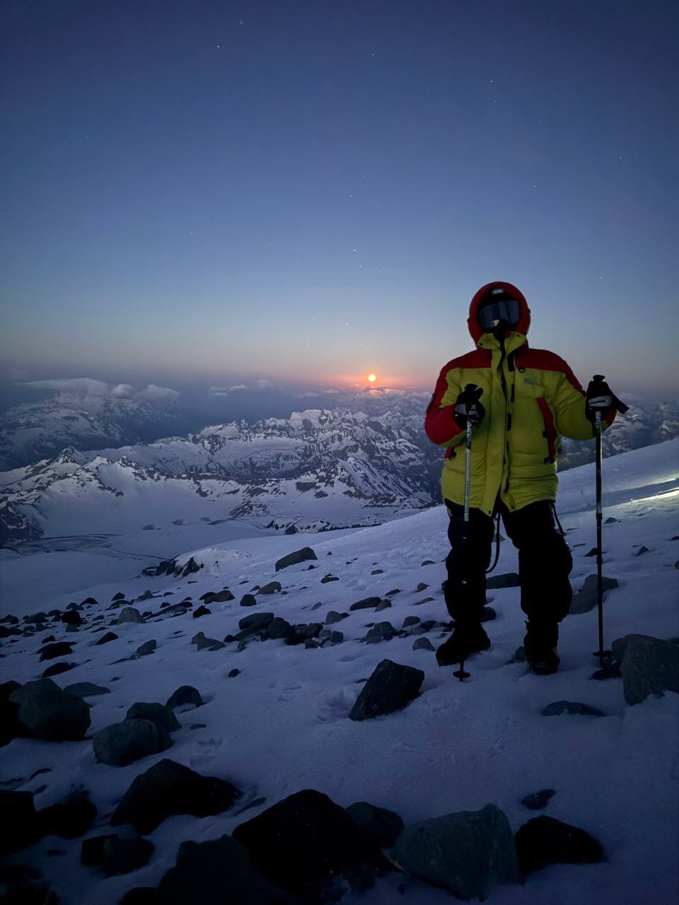 Флаг ЛУКОЙЛа снова на вершине самой высокой горы Европы