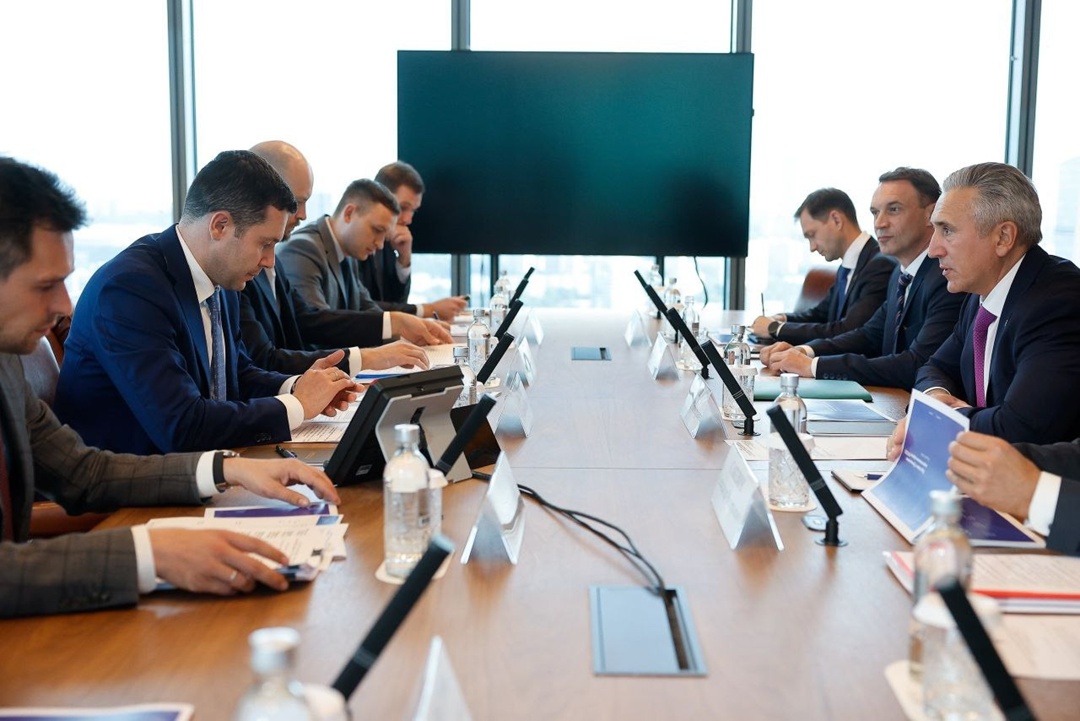 Антон Алиханов и Александр Моор обсудили развитие промышленности Тюменской области