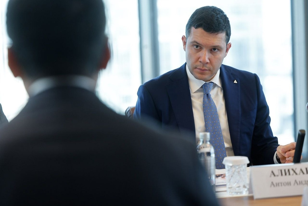 Антон Алиханов и Александр Моор обсудили развитие промышленности Тюменской области