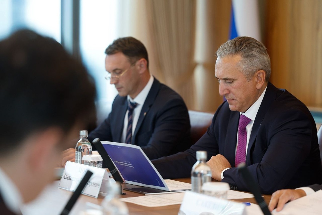 Антон Алиханов и Александр Моор обсудили развитие промышленности Тюменской области