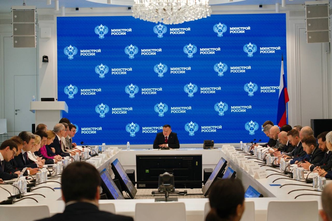 В Минстрое России прошло еженедельное оперативное совещание под председательством Министра строительства и ЖКХ РФ Ирека Файзуллина