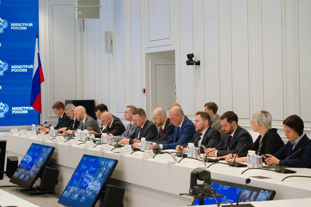 В Минстрое России прошло еженедельное оперативное совещание под председательством Министра строительства и ЖКХ РФ Ирека Файзуллина