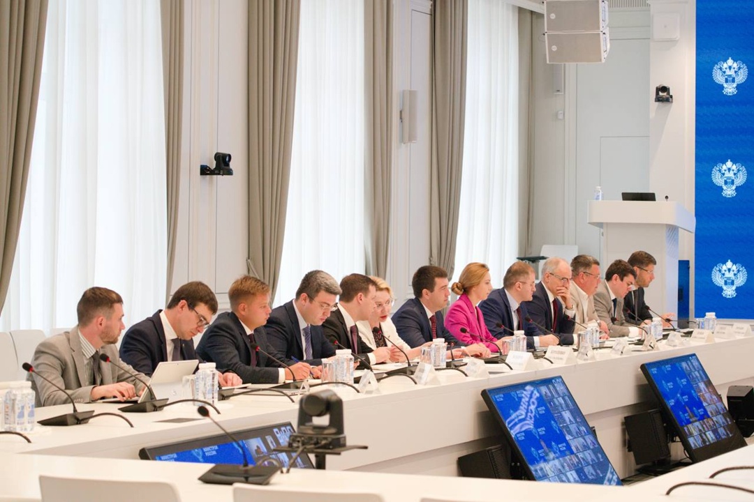 В Минстрое России прошло еженедельное оперативное совещание под председательством Министра строительства и ЖКХ РФ Ирека Файзуллина