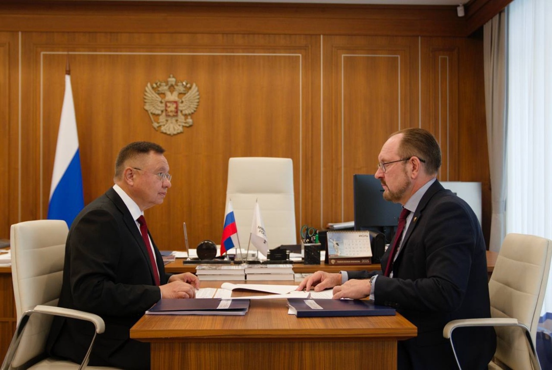 Глава Минстроя России Ирек Файзуллин провел рабочую встречу с начальником Главгосэкспертизы России Игорем Маныловым