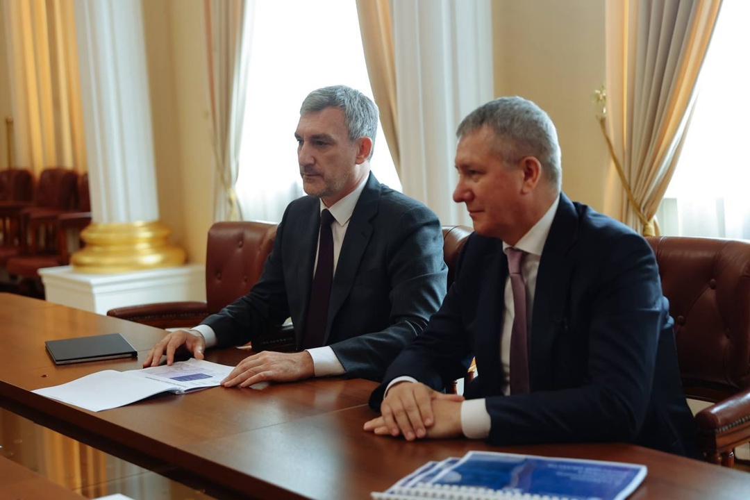 В рамках визита в Амурскую область состоялась рабочая встреча министра транспорта Андрея Никитина с губернатором региона Василием Орловым