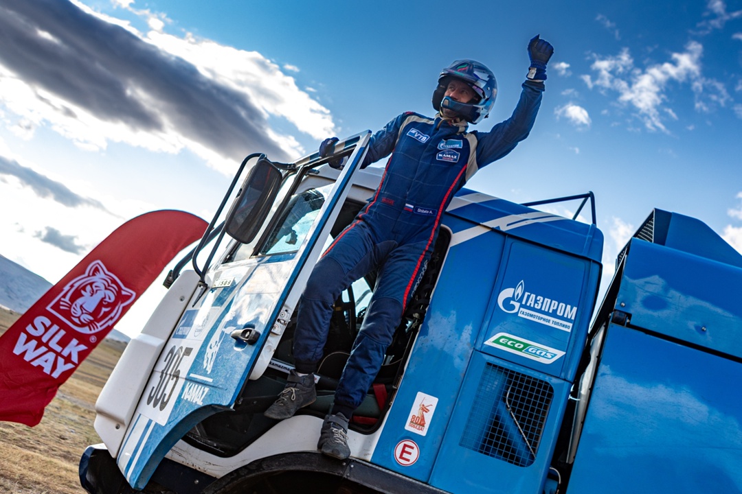 Уникальный газовый гоночный КАМАЗ – победитель ралли «Шелковый путь» среди грузовиков!