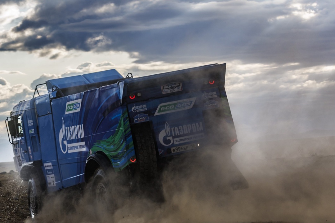 Уникальный газовый гоночный КАМАЗ – победитель ралли «Шелковый путь» среди грузовиков!