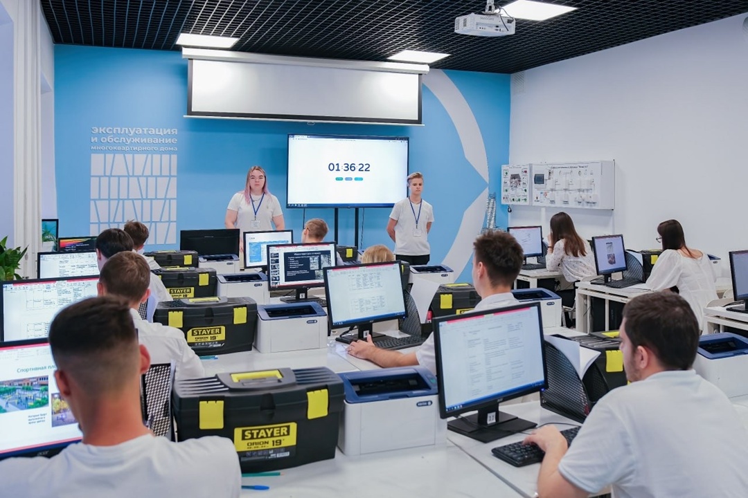 Вице-премьер Дмитрий Чернышенко и министр просвещения Сергей Кравцов рассказали о ходе приемной кампании в организации СПО