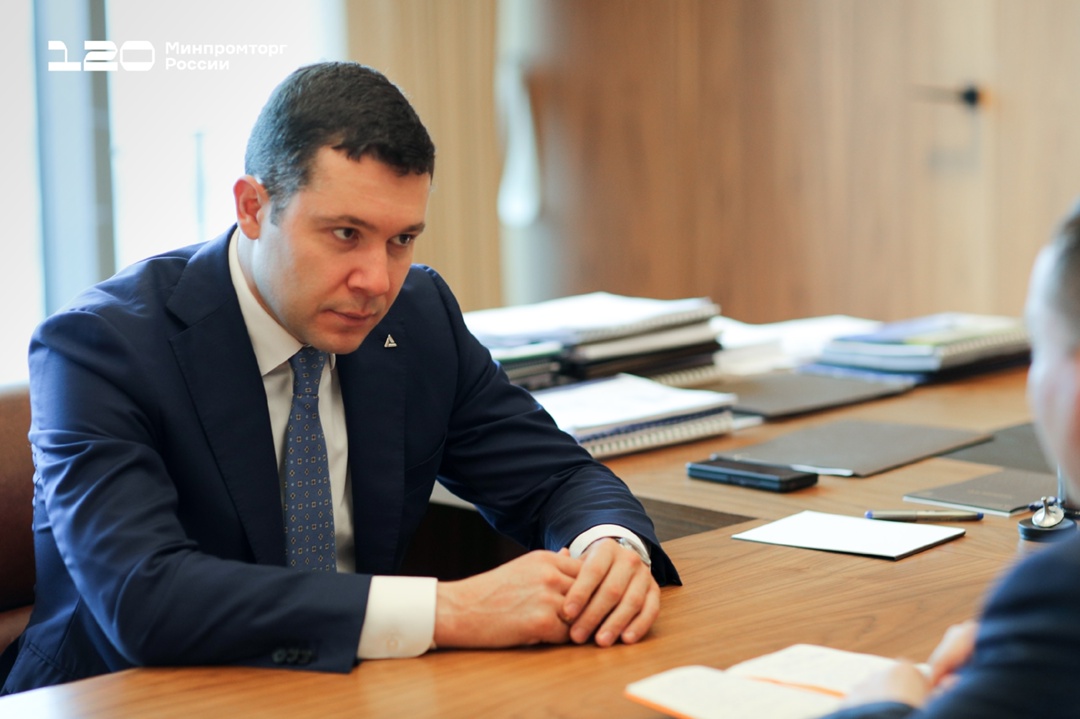 Антон Алиханов стал наставником участника программы «Время героев»