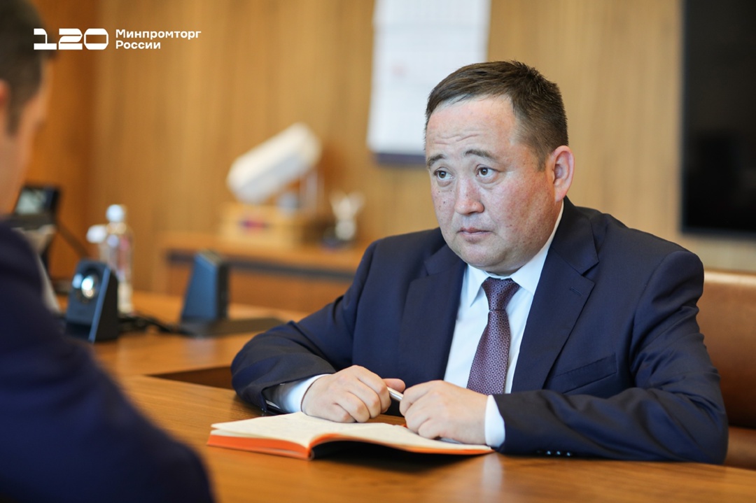 Антон Алиханов стал наставником участника программы «Время героев»