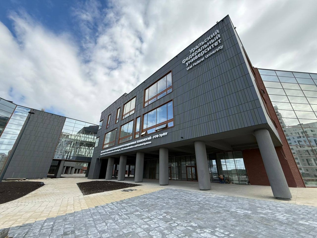 В учебных корпусах кампуса в Екатеринбурге завершены фасадные работы