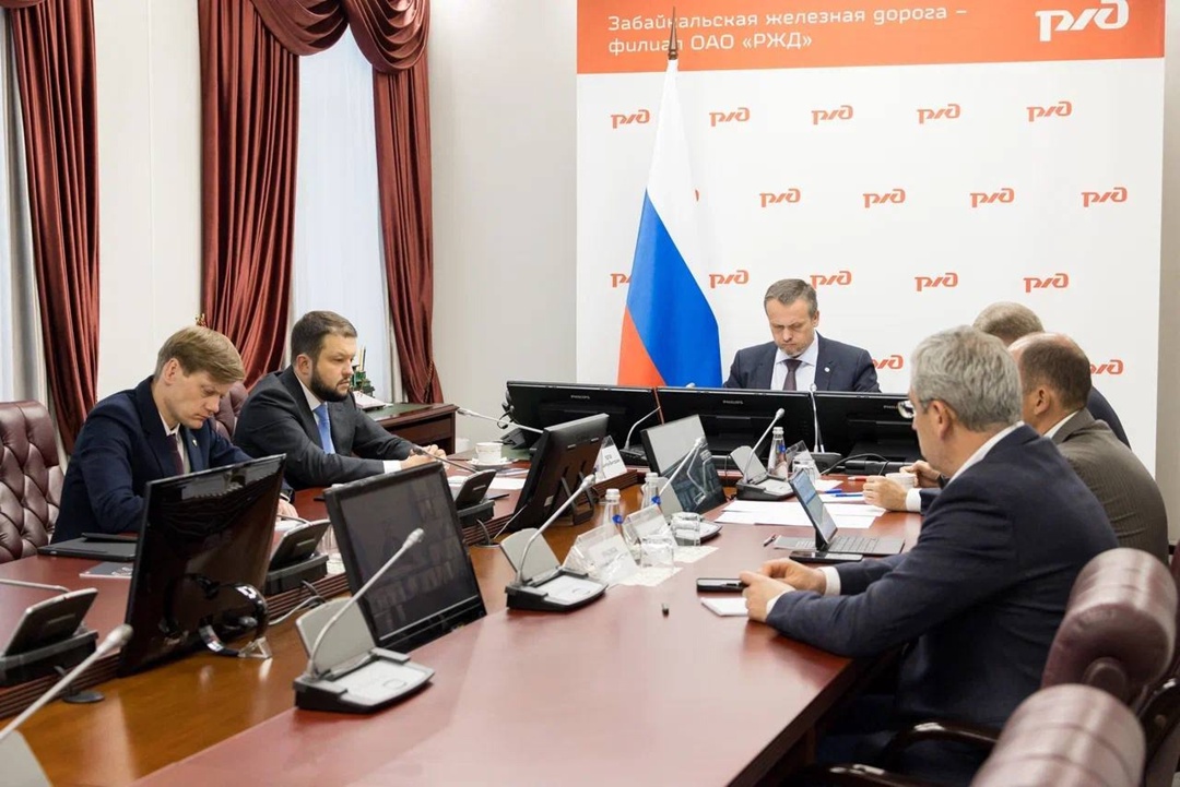 Глава Минтранса Андрей Никитин провел совещание в формате ВКС из командировки в Забайкальском крае по ситуации в воздушном пространстве