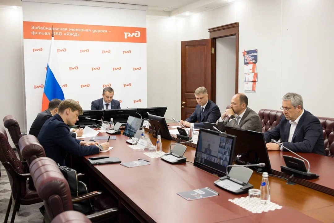 Глава Минтранса Андрей Никитин провел совещание в формате ВКС из командировки в Забайкальском крае по ситуации в воздушном пространстве