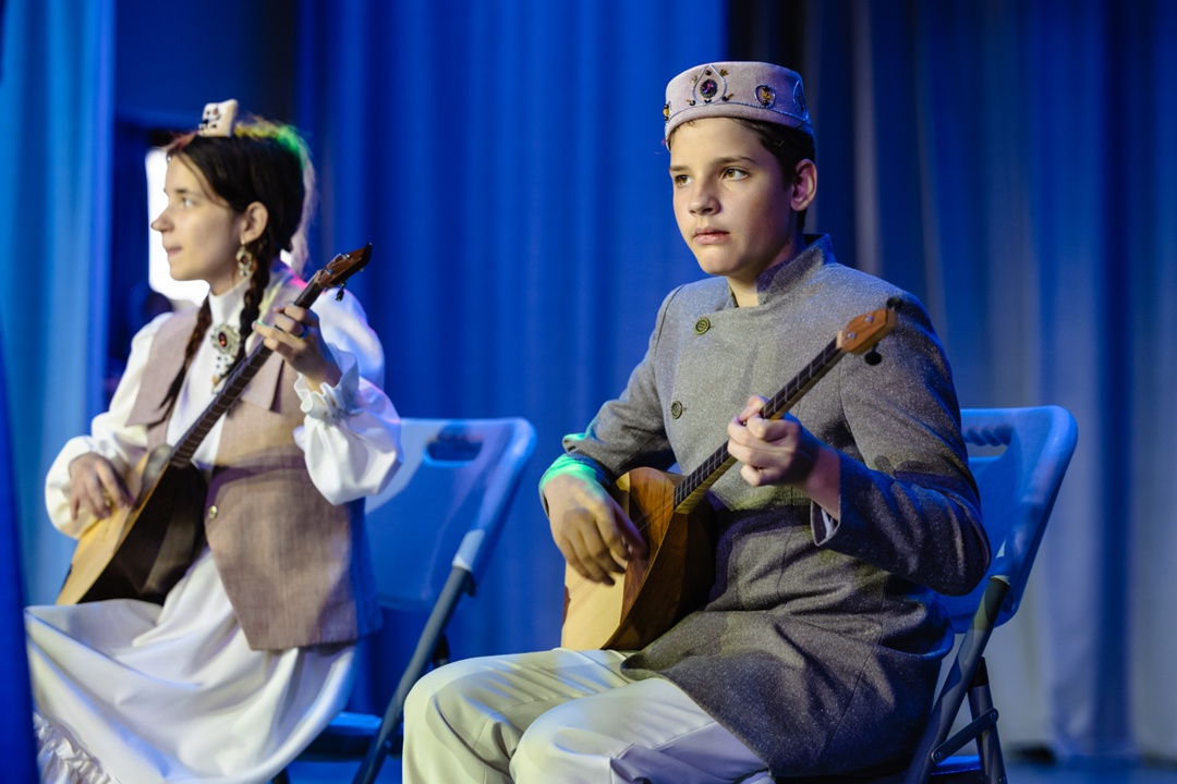 «Карлыгач»: связующая нить поколений